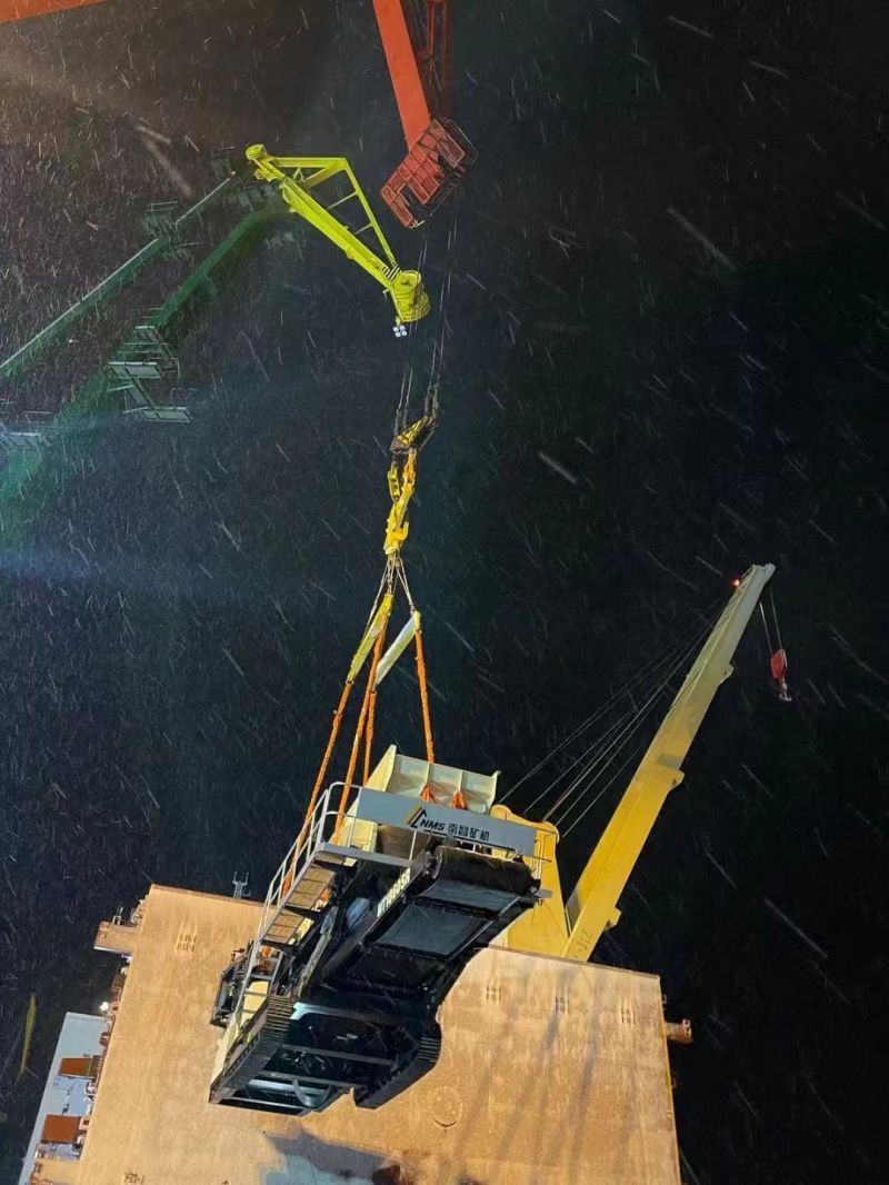  Lifting and lashing materials to load equipments to the Arctic circle by Qingdao Sipower.